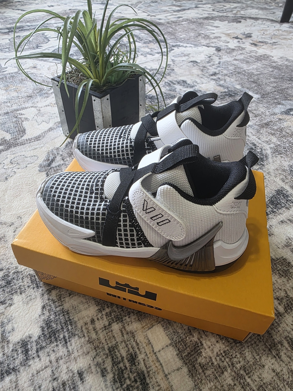 LeBron James Kids' Basketball Sneakers — Black & White 11c